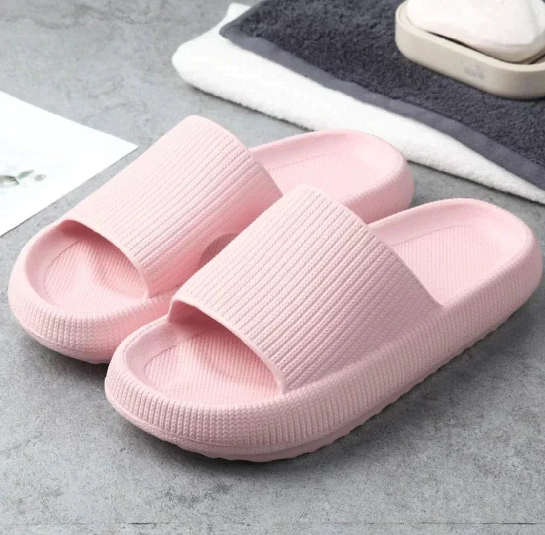 Komfortable Dämpfende Slippers - Nora