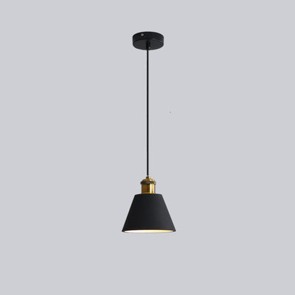 Schwarze Pendelleuchte, Metall, modern, E27-Fassung, Innenbeleuchtung, minimalistisch.