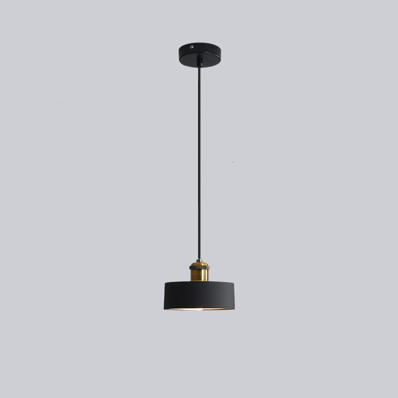 Schwarze Pendelleuchte, Metall, modern, minimalistisch, für Wohnzimmer oder Esszimmerbeleuchtung.