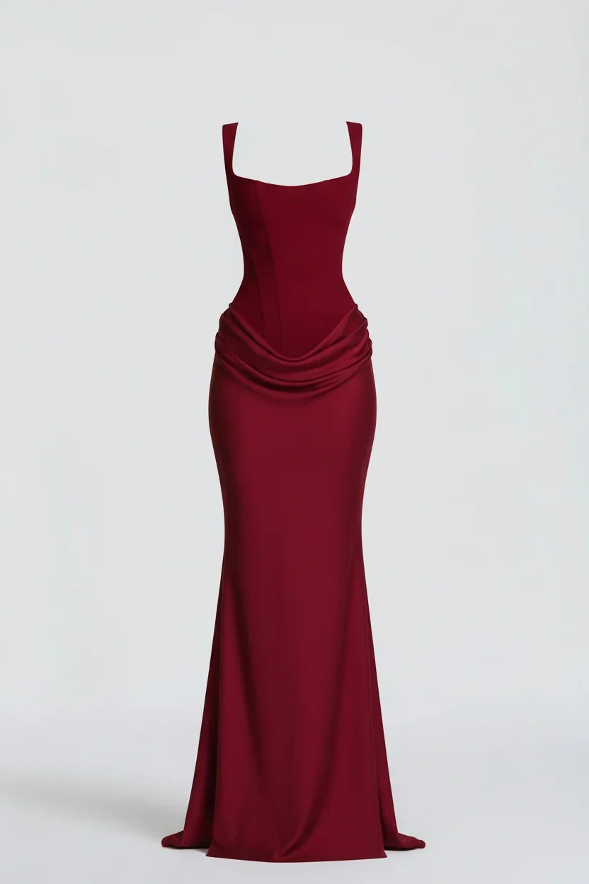 Weinrotes Maxikleid mit eckigem Ausschnitt, Korsagenschnitten und Drapierung an der Hüfte in der Frontansicht 2