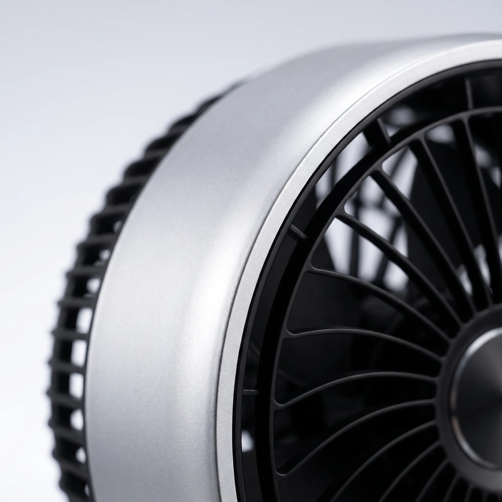 Kompakter Tischventilator Mit Akku - Zyklo