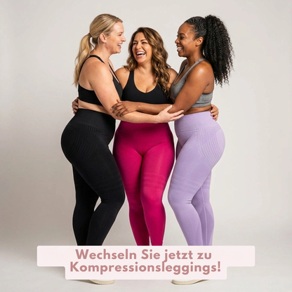 Drei lachende Frauen im Arm in schwarzen, pinken und lilafarbenen Leggings mit Sport-BHs vor hellem Hintergrund. 20