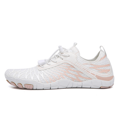 Weiße Barfußschuhe mit orthopädischer Einlegesohle, atmungsaktivem Design, mehrlagigem Material.
