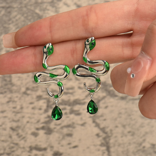 Silberne Schlangen-Ohrringe mit grünen Edelsteinen, tropfenförmig, modisch, Damen-Schmuck.
