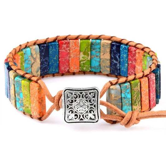 Buntes Armband mit Natursteinperlen, Lederband, verstellbar, handgefertigt, Boho-Stil.