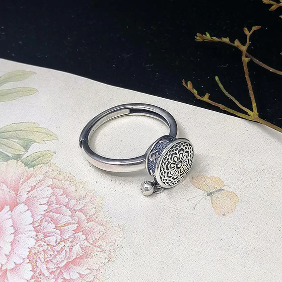Silberner Ring mit Mandala-Design, verstellbar, handgefertigt, Schmuck für Damen.