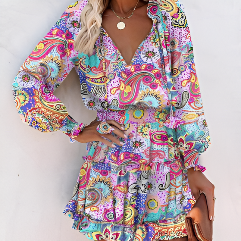Fröhliches Sommerkleid mit Muster und Rüschen – Lina