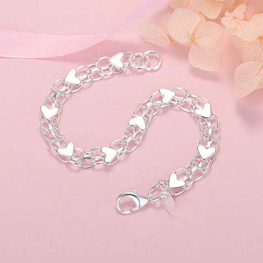 Silberarmband mit Herzanhängern, Damen Schmuck, romantisches Geschenk, modisch, elegant.