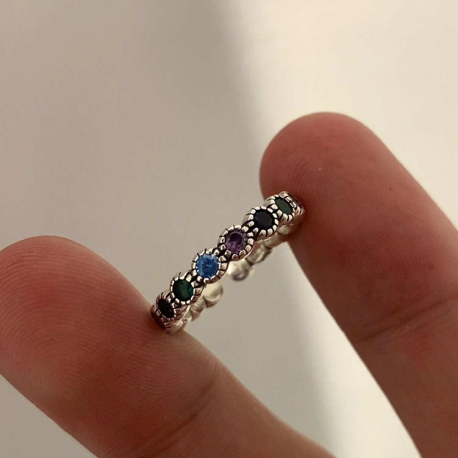 Silberring mit bunten Edelsteinen, Damenring, Schmuck, modisch, elegant, Accessoire, Geschenkidee.