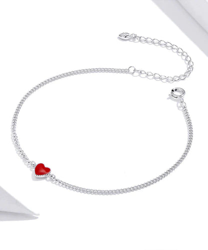 Silberarmband mit rotem Herzanhänger, verstellbar, Damen-Schmuck, elegantes Design.