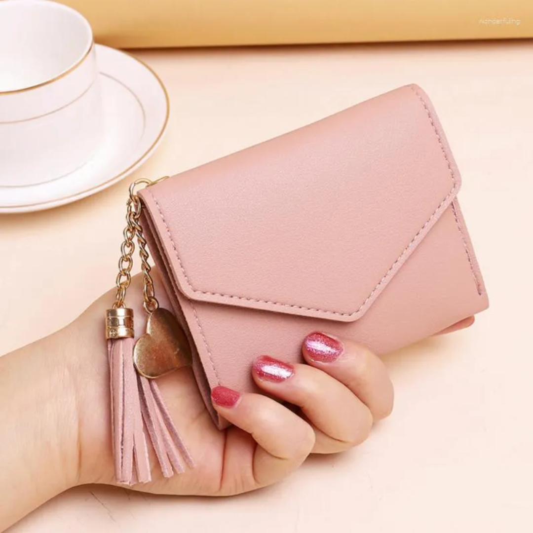 Rosa Mini-Geldbörse mit Quastenanhänger, Leder, Damen, kompakt, elegant, modisch, Geschenkidee.