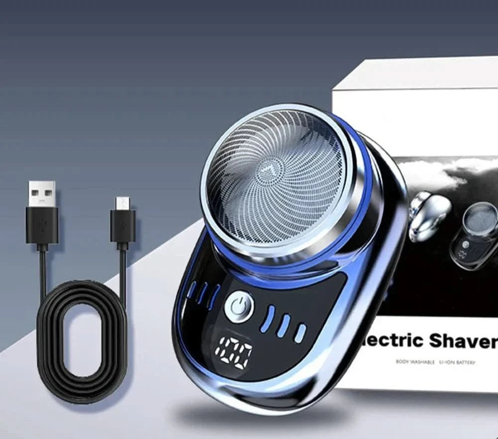 Blauer Mini-Rasierer neben schwarzem USB-Ladekabel und einer weißen Verpackungsschachtel auf grauem Hintergrund. 2