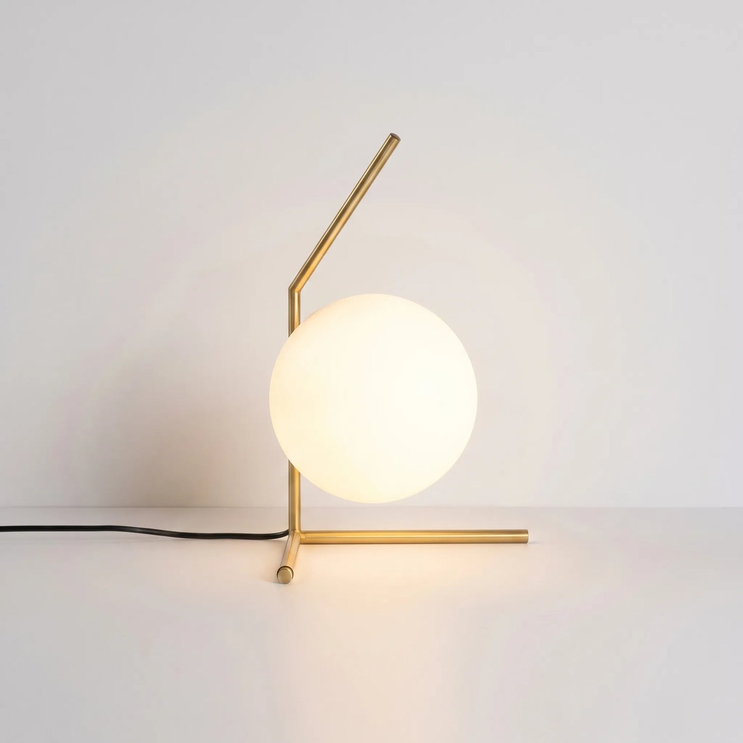 Minimalist Globe Table Lamp -  Sphelos