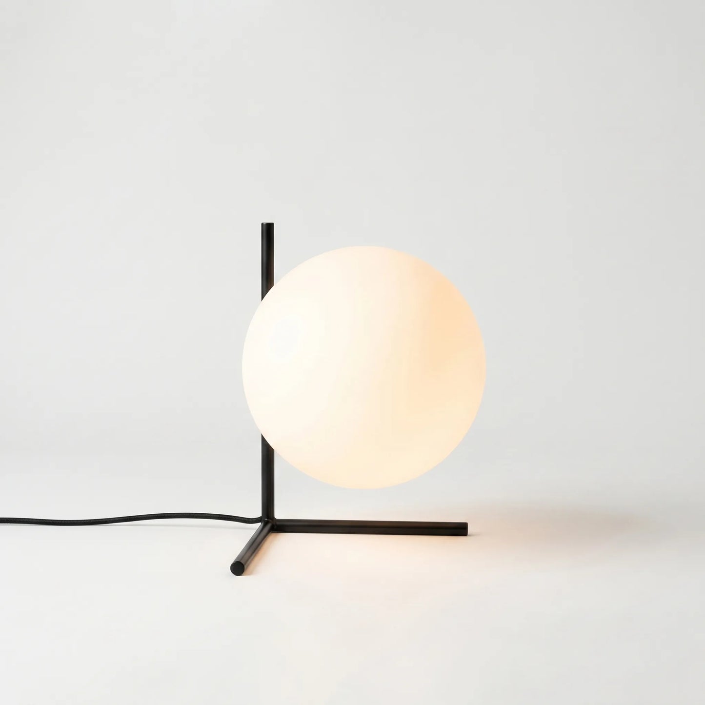 Minimalist Globe Table Lamp -  Sphelos