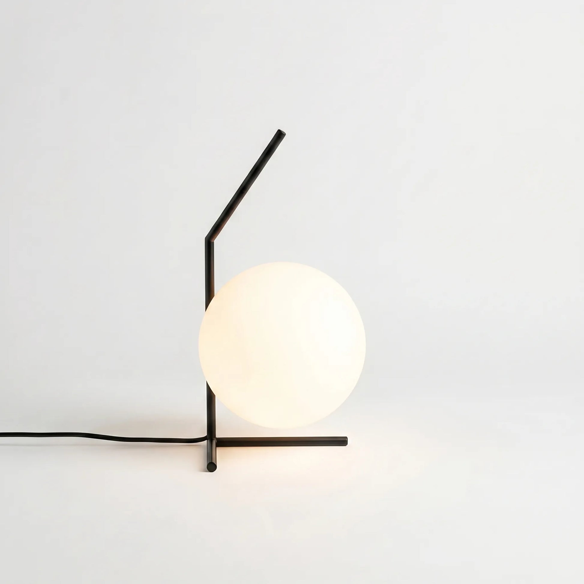 Minimalist Globe Table Lamp -  Sphelos