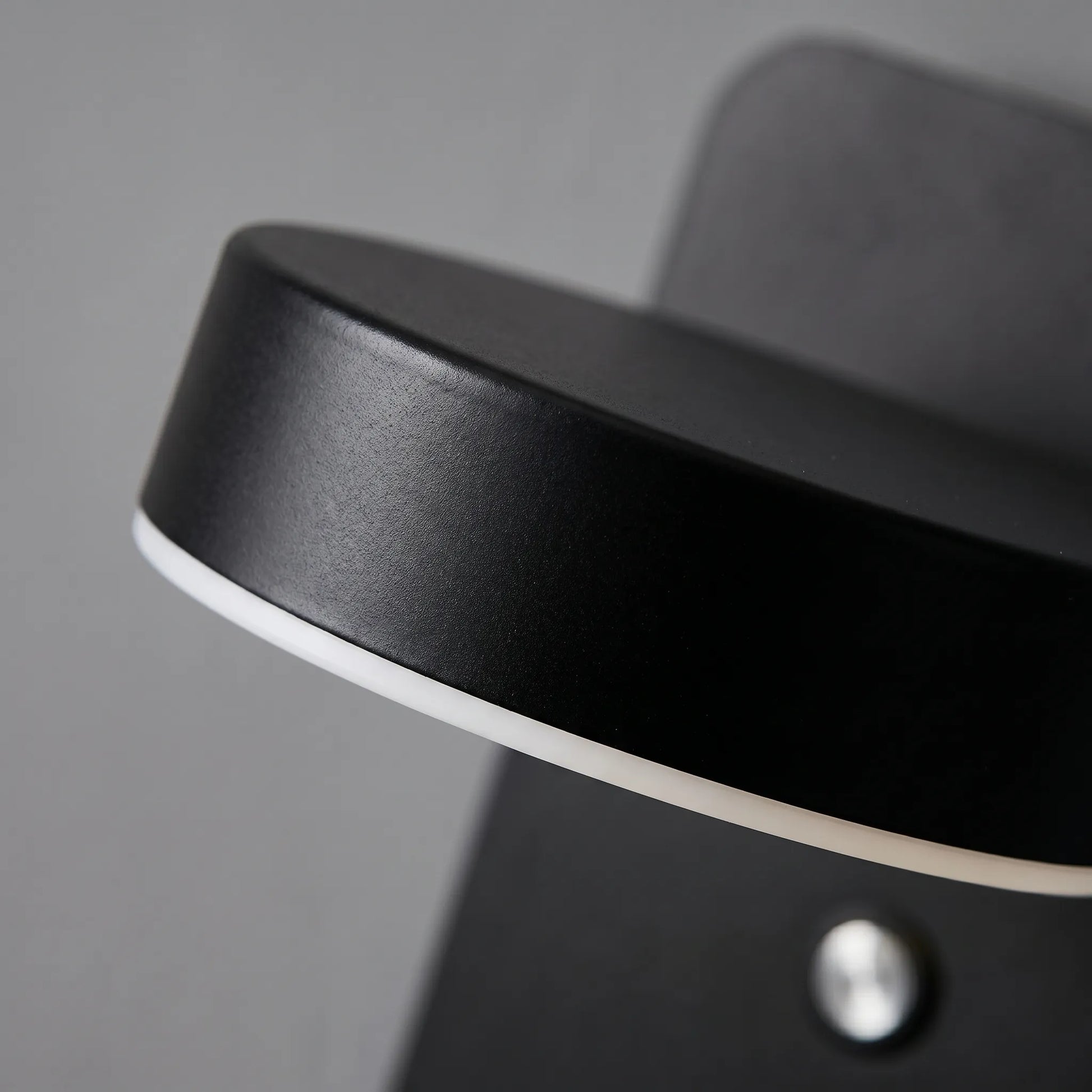 Minimalist LED Wall Light With USB Port -  Lumivex