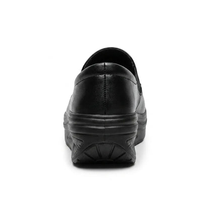 Schwarzer Slipper von hinten mit Fersenkappe, Naht und geschwungener Keilsohle 9