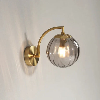 Moderne LED-Wandleuchte, goldfarben, Glas, nordisches Design, Schlafzimmer, Wohnzimmer, minimalistisch.