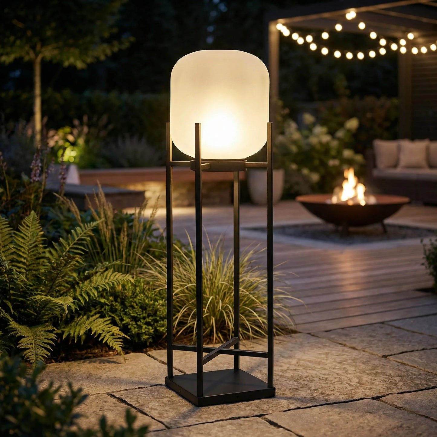 Modern Freestanding Garden Lamp -  Solanthre