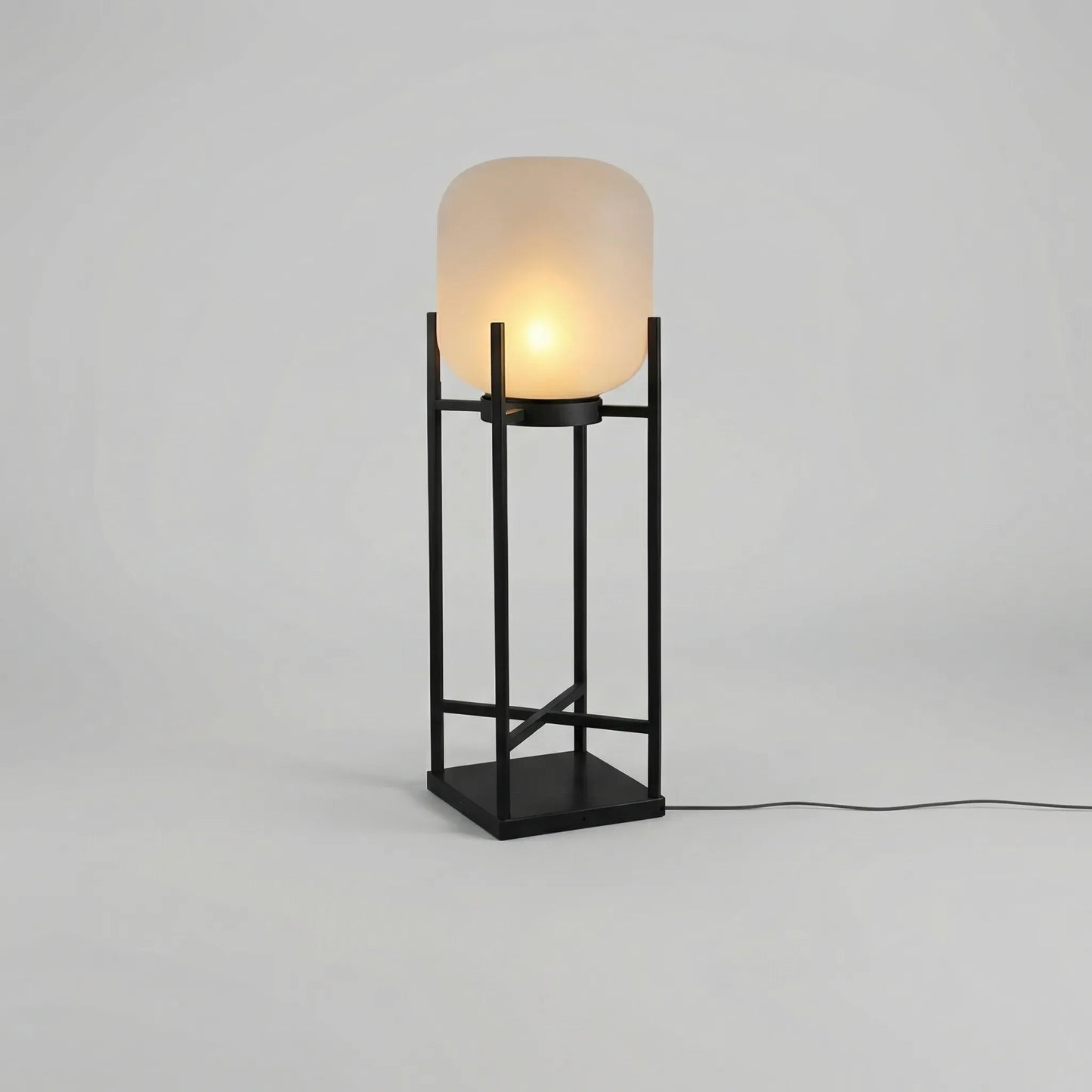 Modern Freestanding Garden Lamp -  Solanthre