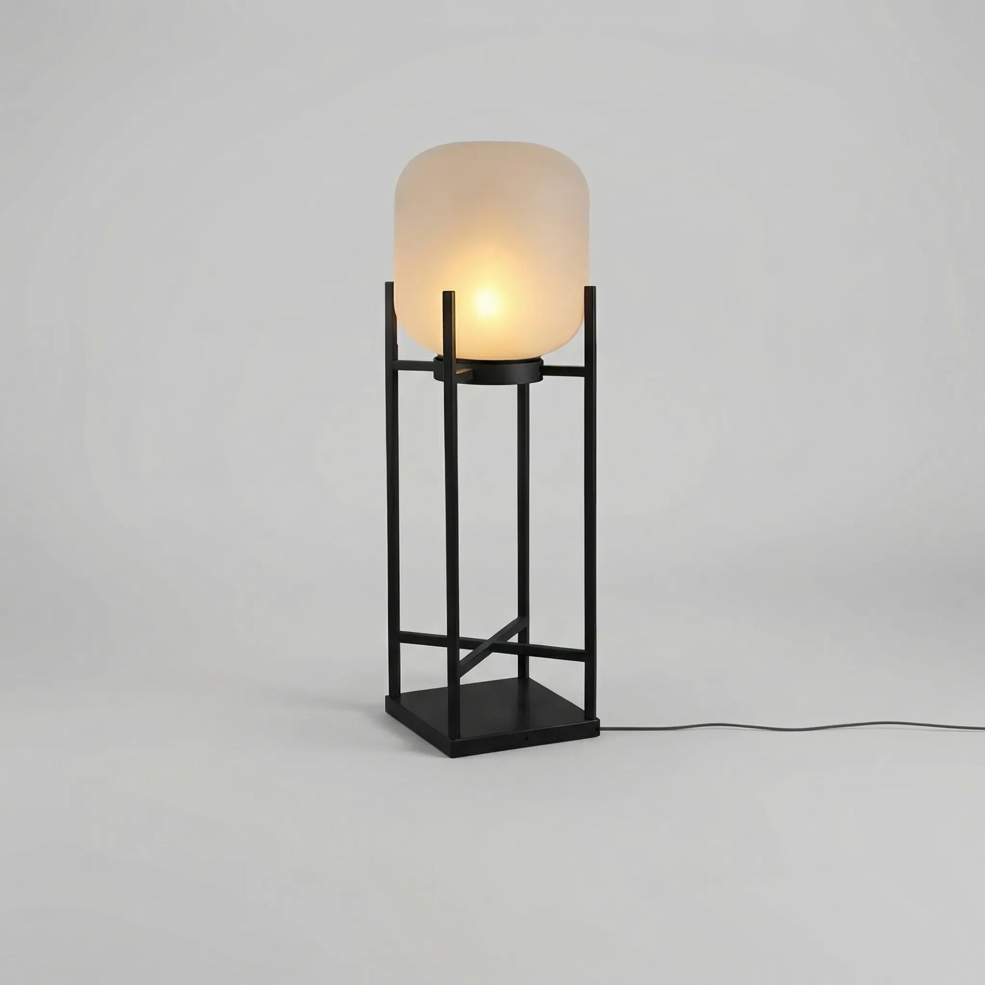 Modern Freestanding Garden Lamp -  Solanthre