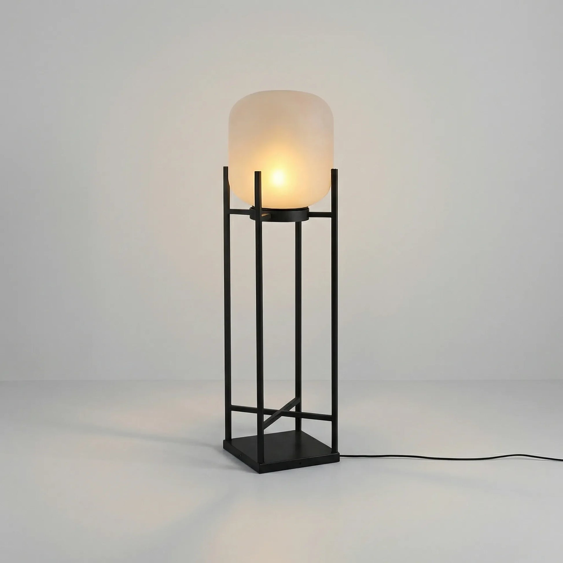 Modern Freestanding Garden Lamp -  Solanthre