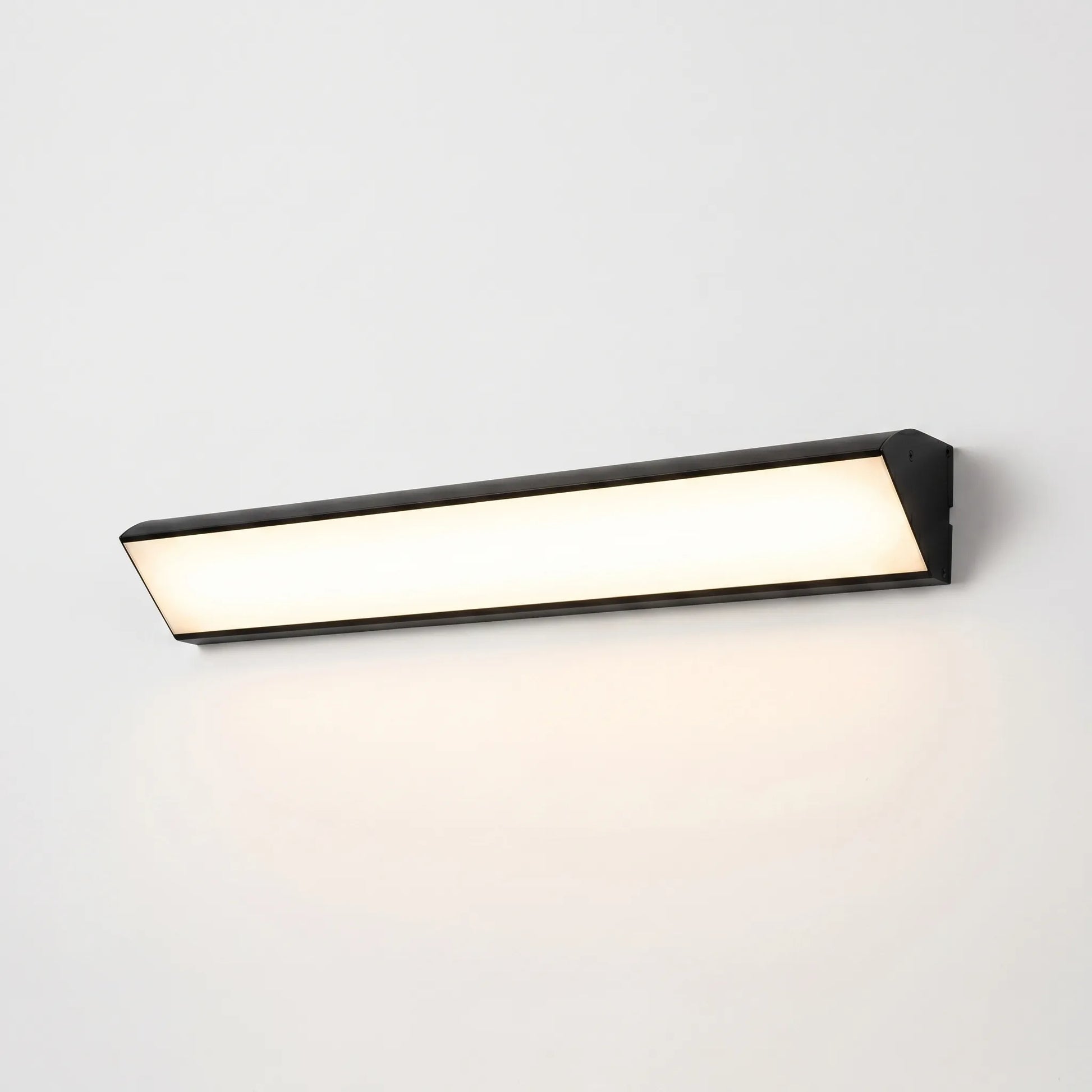 Modern LED Outdoor Wall Light -  Courtyara