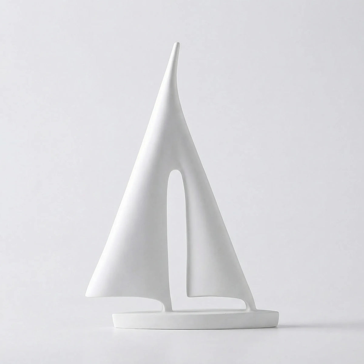 Moderne Zeilbootsculptuur In Minimalistische Stijl - Mareviso