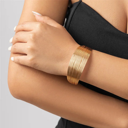Modischer Manschettenarmreif - EleganceCuff 