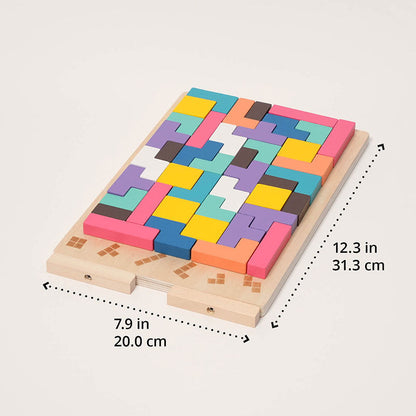 Fertig gelegtes Puzzle auf dem Holzbrett, schräg von oben, mit eingeblendeten Maßangaben zur Länge und Breite des Bretts. 6