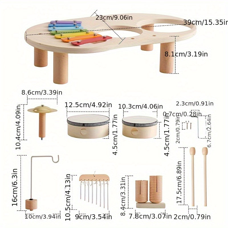 Aufbau-Übersicht mit allen Einzelteilen des Sets, darunter Tischplatte, Beine, Becken, Trommeln, Klangspiel, Schlägel und Zubehör, jeweils mit Maßangaben. 3