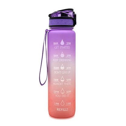 Lila-rosa Wasserflasche mit Zeitmarkierungen und Strohhalm, motivierend, BPA-frei.