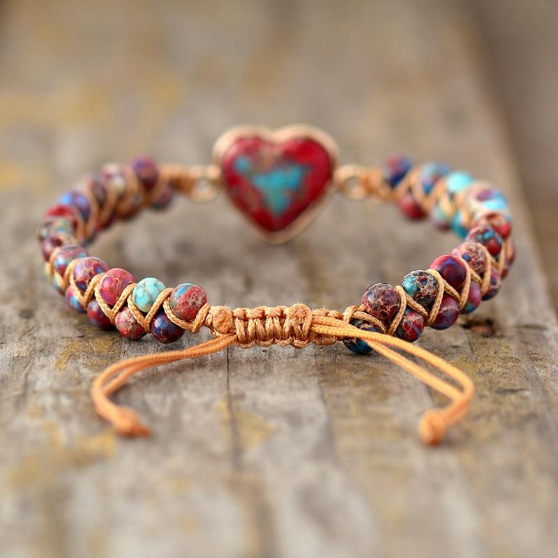 Makramee-Armband mit Naturstein-Perlen und Herzanhänger, bunt, handgefertigt, Damen-Schmuck.