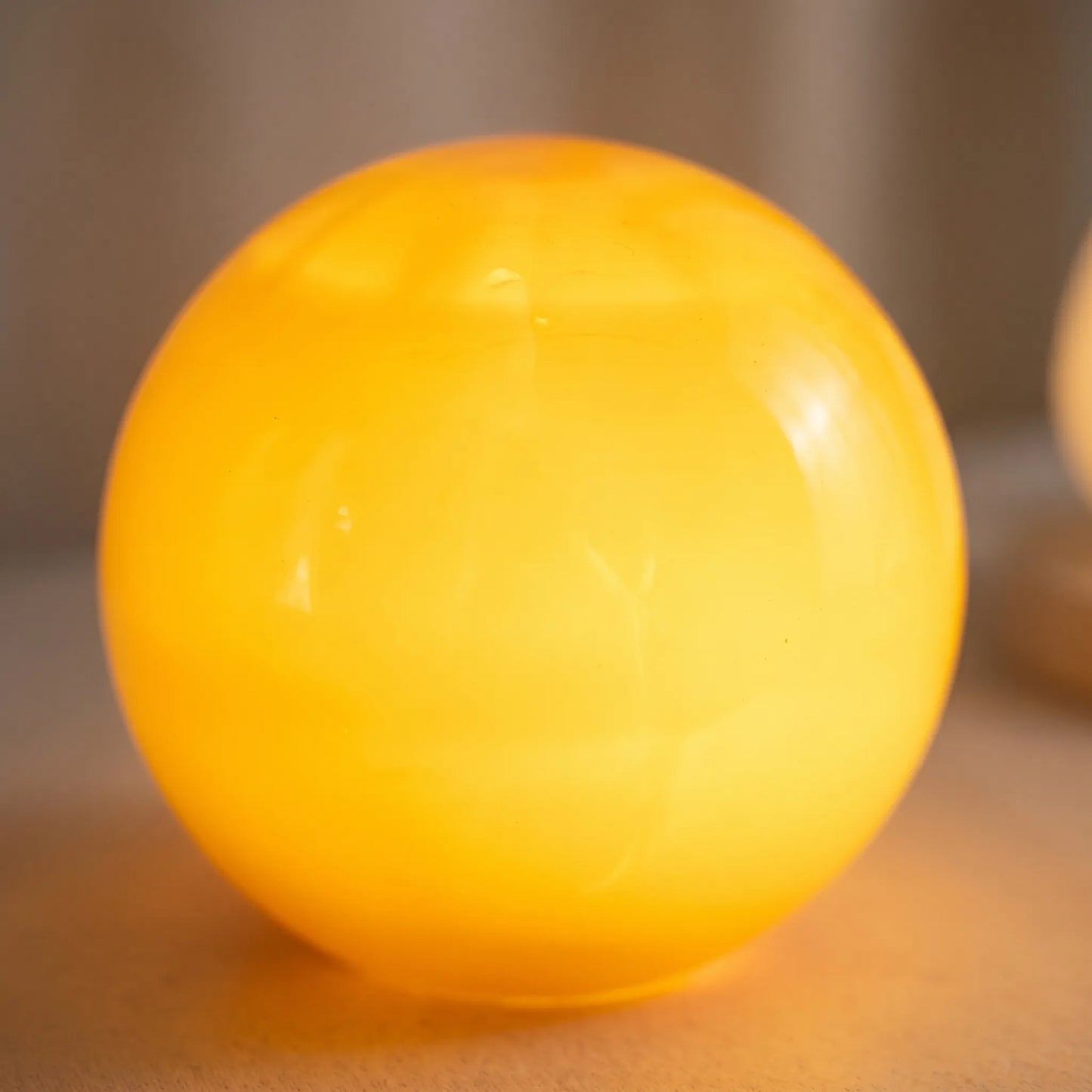Novelty Tomato-Shaped LED Table Lamp -  Tomatino