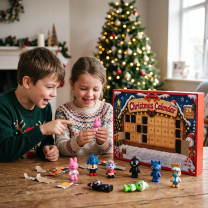 Zwei lachende Kinder in Weihnachtspullovern öffnen am Holztisch den Kalender und zeigen bunte Figuren 1