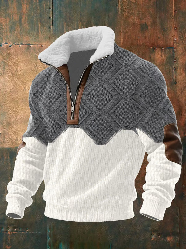 Pullover in Grau-Weiß mit Rautenstrick, Halbreißverschluss und Teddykragen vor rostiger Metallwand 2