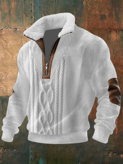 Heller Pullover mit Zopfmuster in der Mitte, braunen Ellbogenpatches und flauschigem Kragen 4