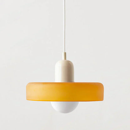 Moderne orange Hängelampe aus Glas, minimalistisches Design, Innenbeleuchtung, skandinavisch.