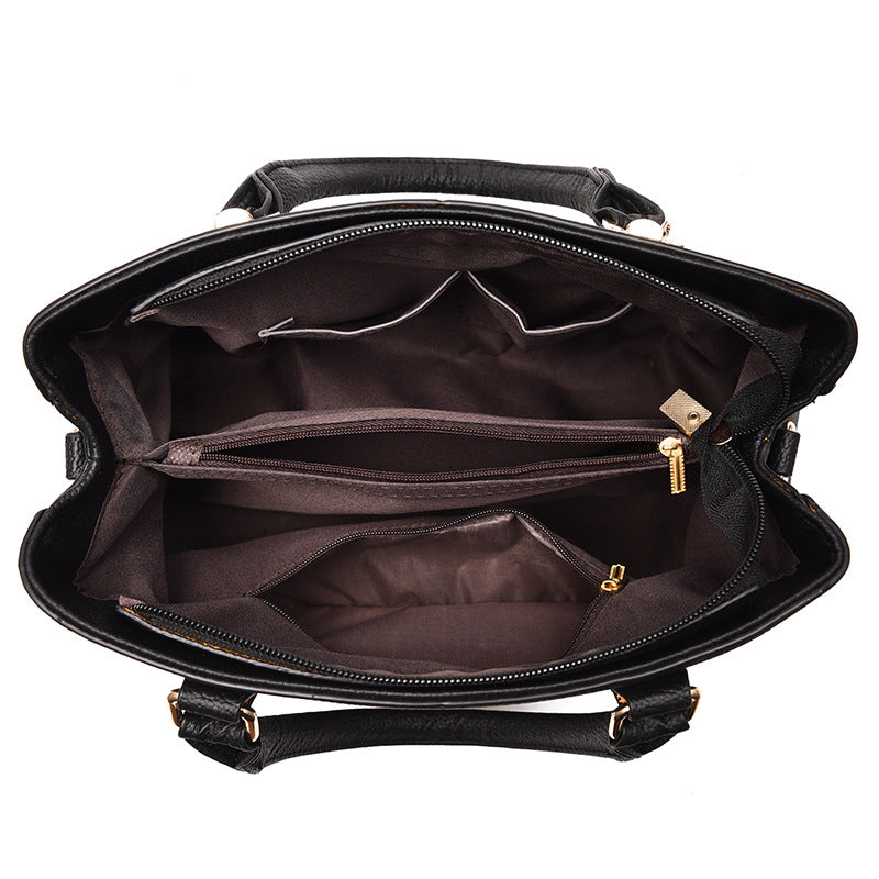Schwarze Lederhandtasche mit mehreren Fächern und Reißverschlüssen, elegante Damenmode.