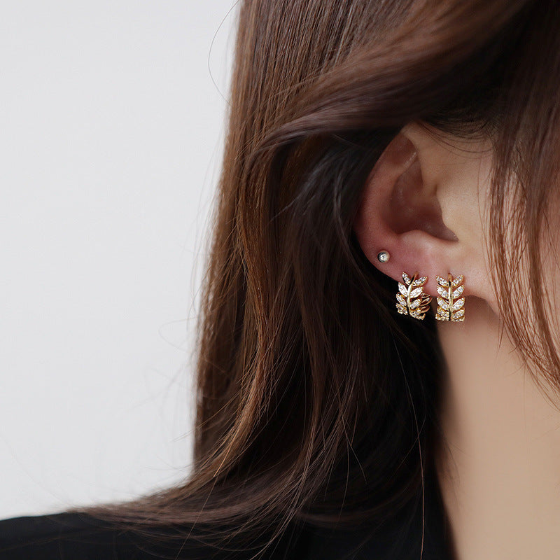 Moissanit-Ohrringe Silber, Damen, Blattdesign, funkelnd, elegant, Schmuckaccessoire.