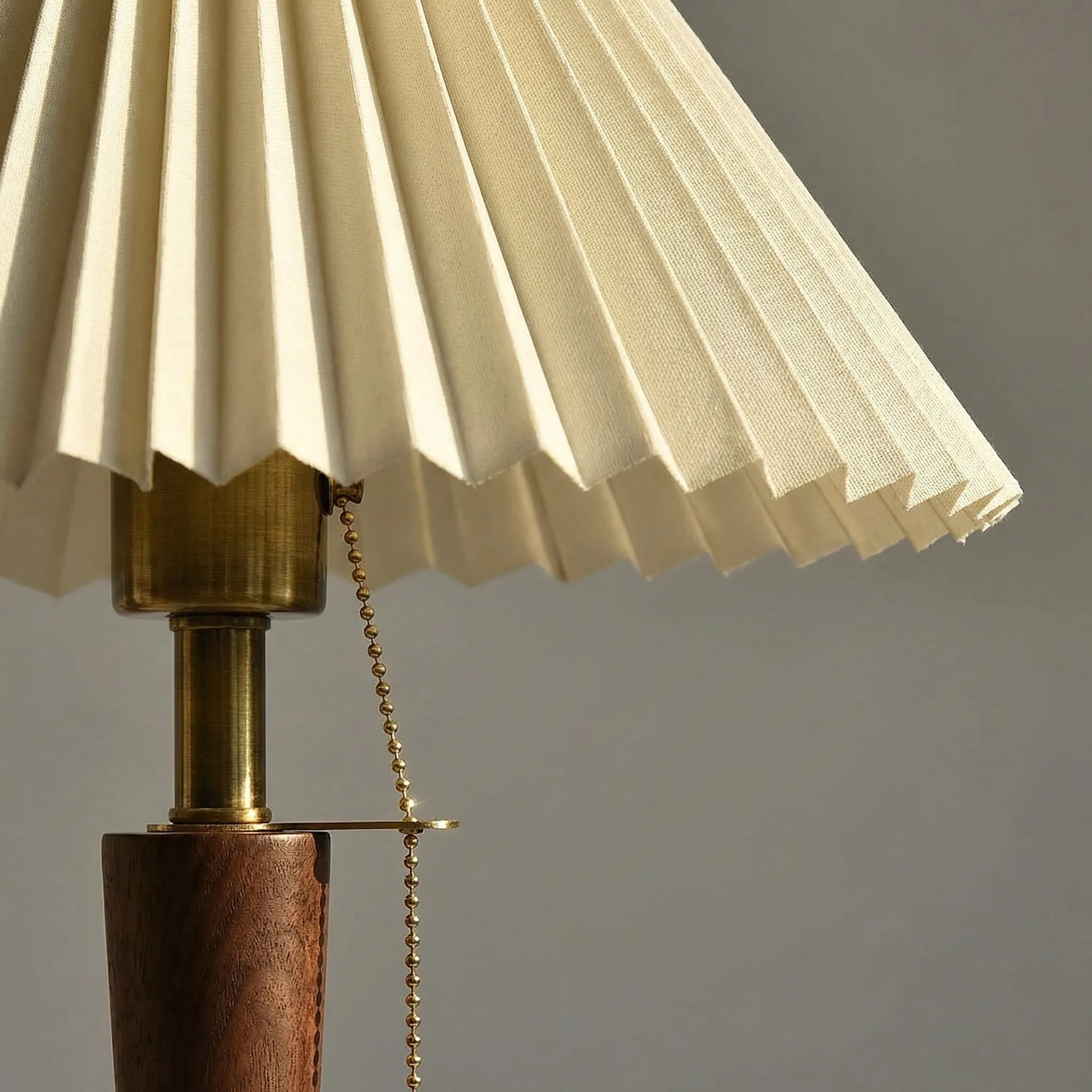 Pleated Shade Retro Table Lamp -  Plyssera