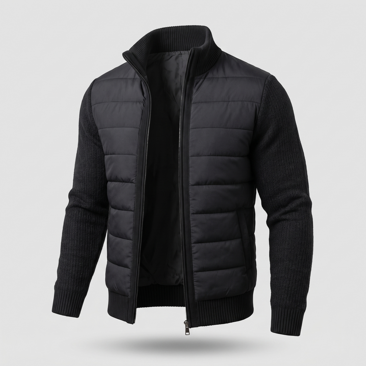 Schwarze Steppjacke mit gerippten Strickärmeln und Stehkragen, offen, leicht von der Seite 6