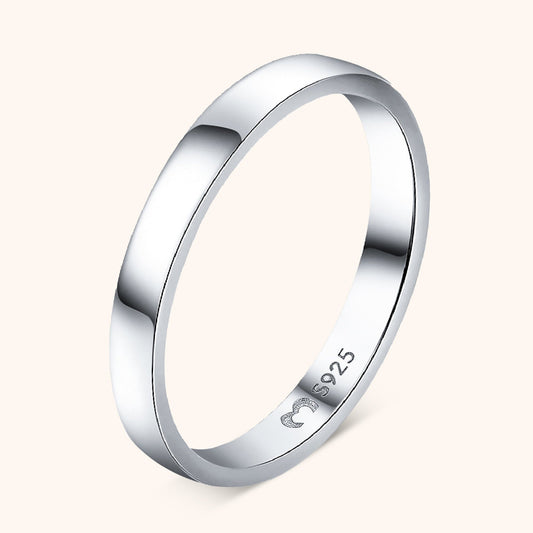 Silberner Verlobungsring aus Sterlingsilber S925, schlichtes Design, glänzend, poliert.