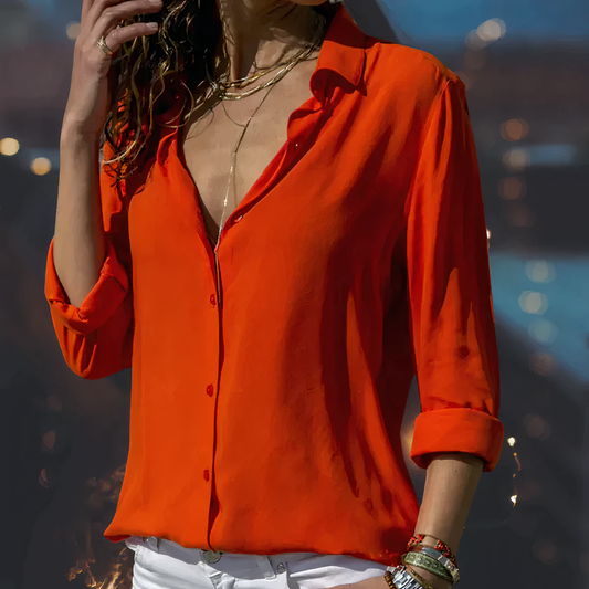 Frau in orangefarbener Bluse, lässiger Stil, Sommermode, elegantes Design, Freizeitkleidung.