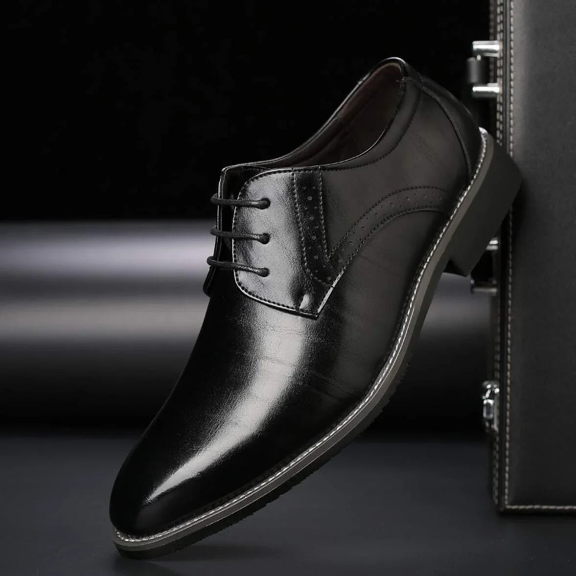 Men's Closed-Lace Oxford Dress Shoes with Brogue Perforation Detail 3