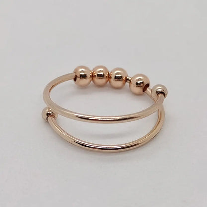 Rosegoldener Nasenring mit Kugeln, minimalistisches Design, Schmuck für Piercings.