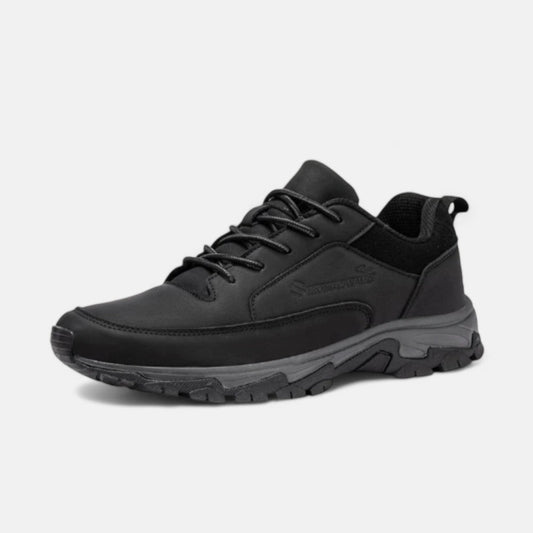 Schwarzer Herren-Wanderschuh, robust, rutschfest, ideal für Outdoor-Aktivitäten.
