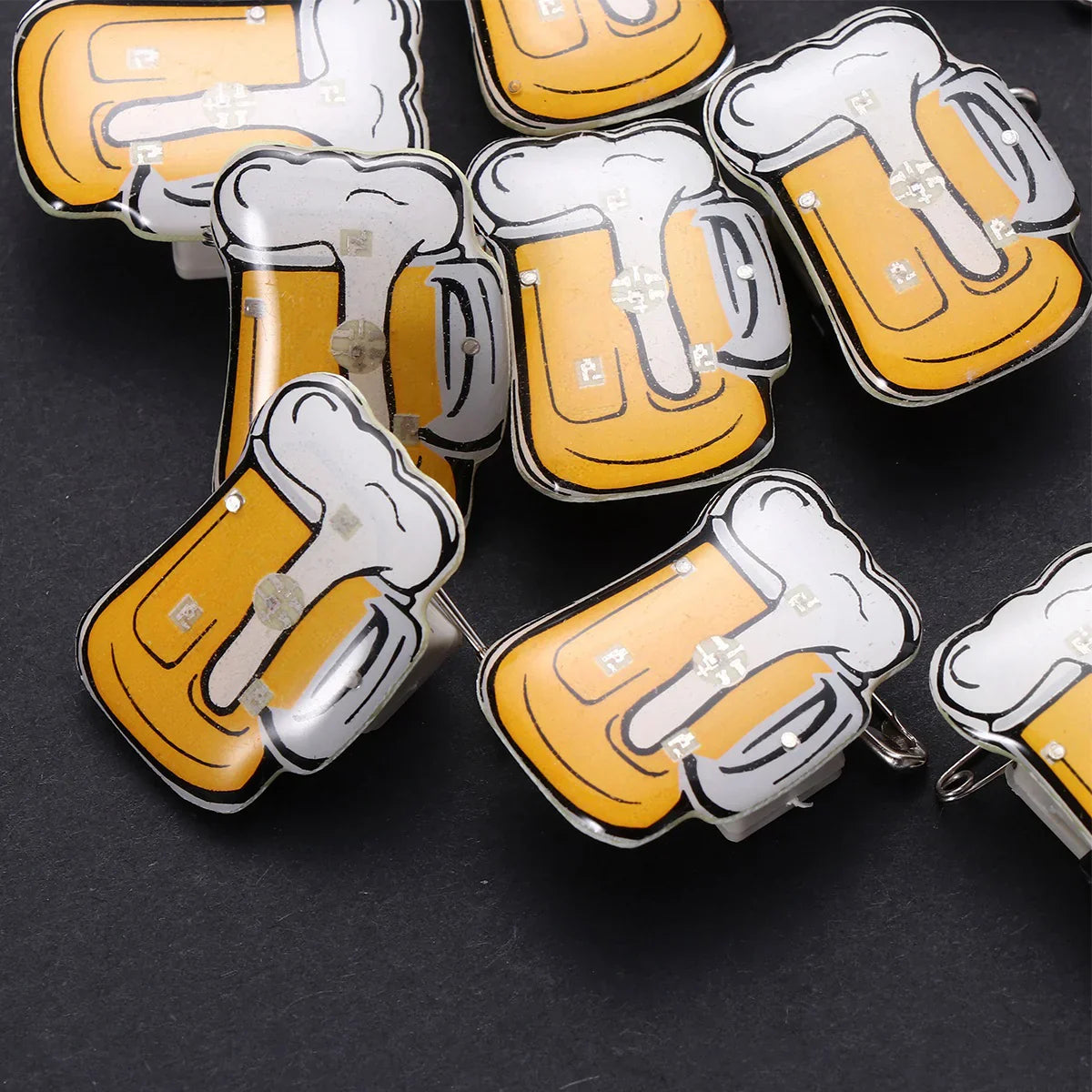 LED Anstecknadeln Bierkrug – LichterFreude Oktoberfest 2026