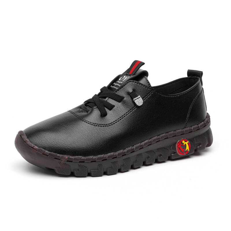 Schwarzer Lederschuh mit rutschfester Sohle, sportlich, bequem, Herrenmode, Freizeitschuh.
