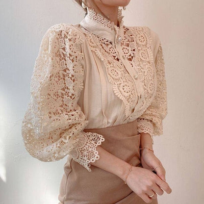 Damenbluse aus Spitze, beige, Vintage-Stil, langärmlig, elegant, modisch, Büro-Outfit.